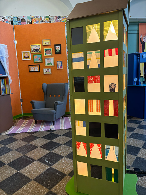 Klokigt och Tokigt utställning